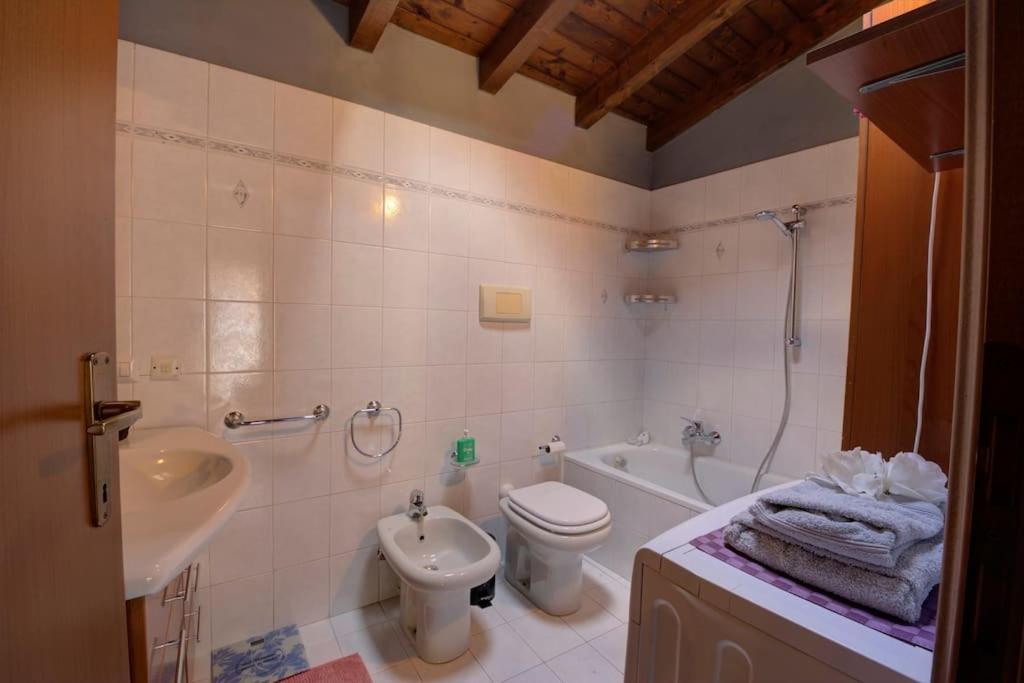 Ferienwohnung Casa Vacanza Angolo Della Corte Como Exterior foto